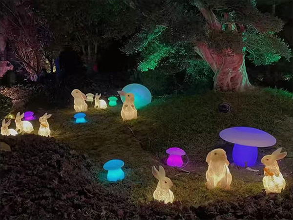 L'effetto paesaggistico delle lampade a forma di fungo e di coniglio nei giardini comunali e nelle fattorie